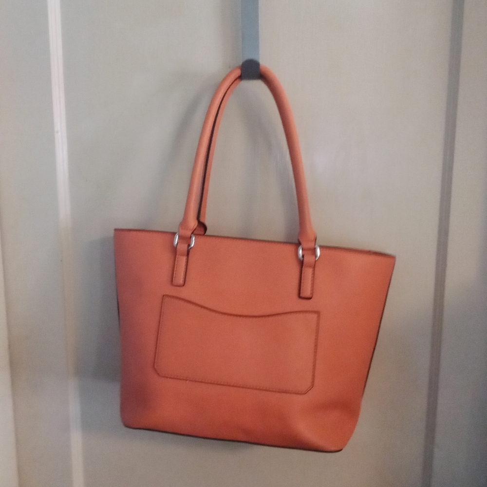 Guess tote